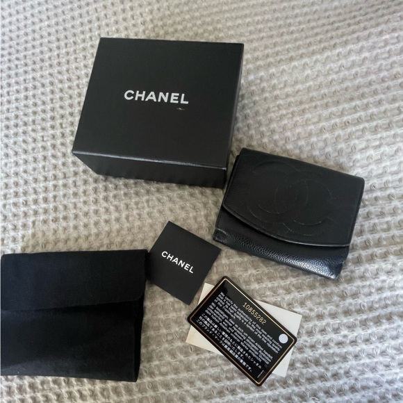 Chanel wallet - Picture 1 of 6